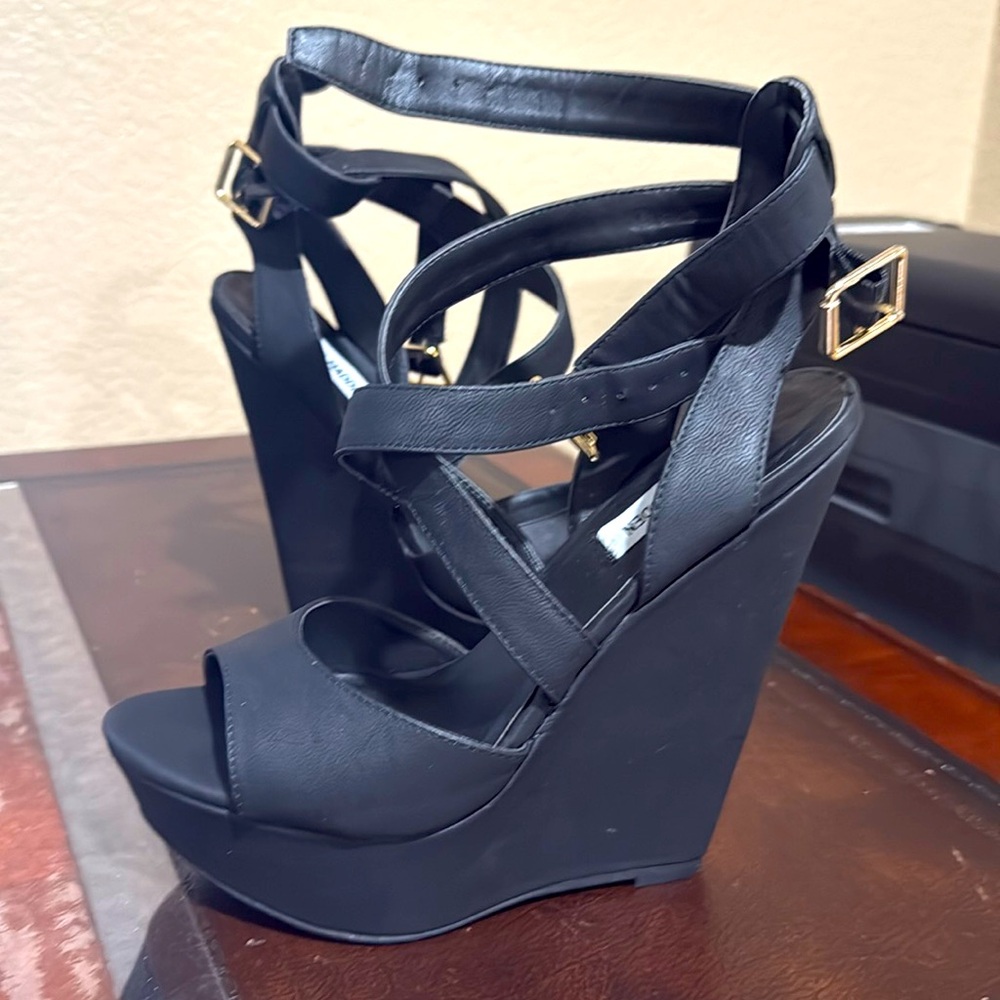 Steve Madden black wedge